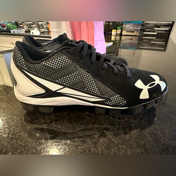 Under Armour Other - Men’s Under Armour baseball cleats size 9